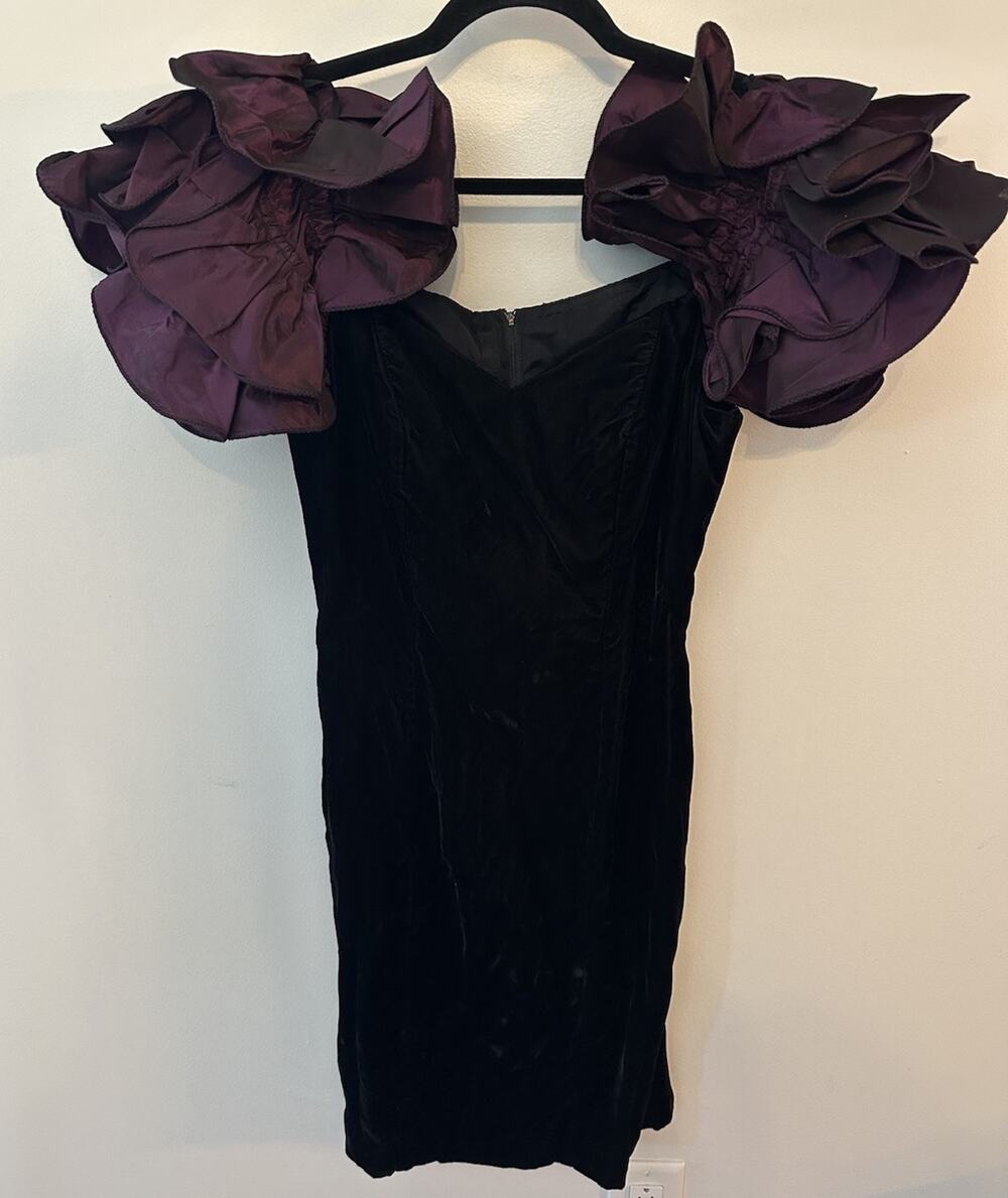 Steppin Out Vintage90’s Dress Deep Eggplant Velvet Short Puff Sleeve Size 9 EUC